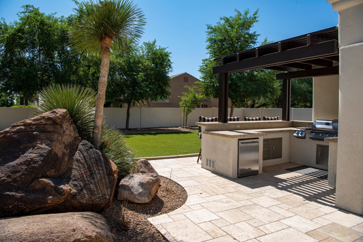 Luxury on a Budget: Smart Ways to Save on Your Outdoor Kitchen Build
