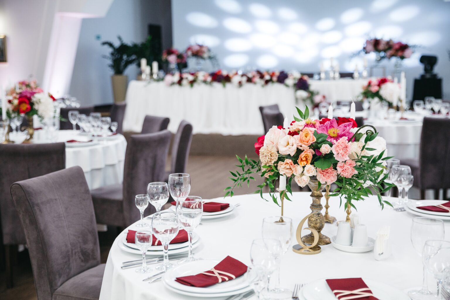 How Hotel Audiovisual Services Elevate Luxury Property Experiences